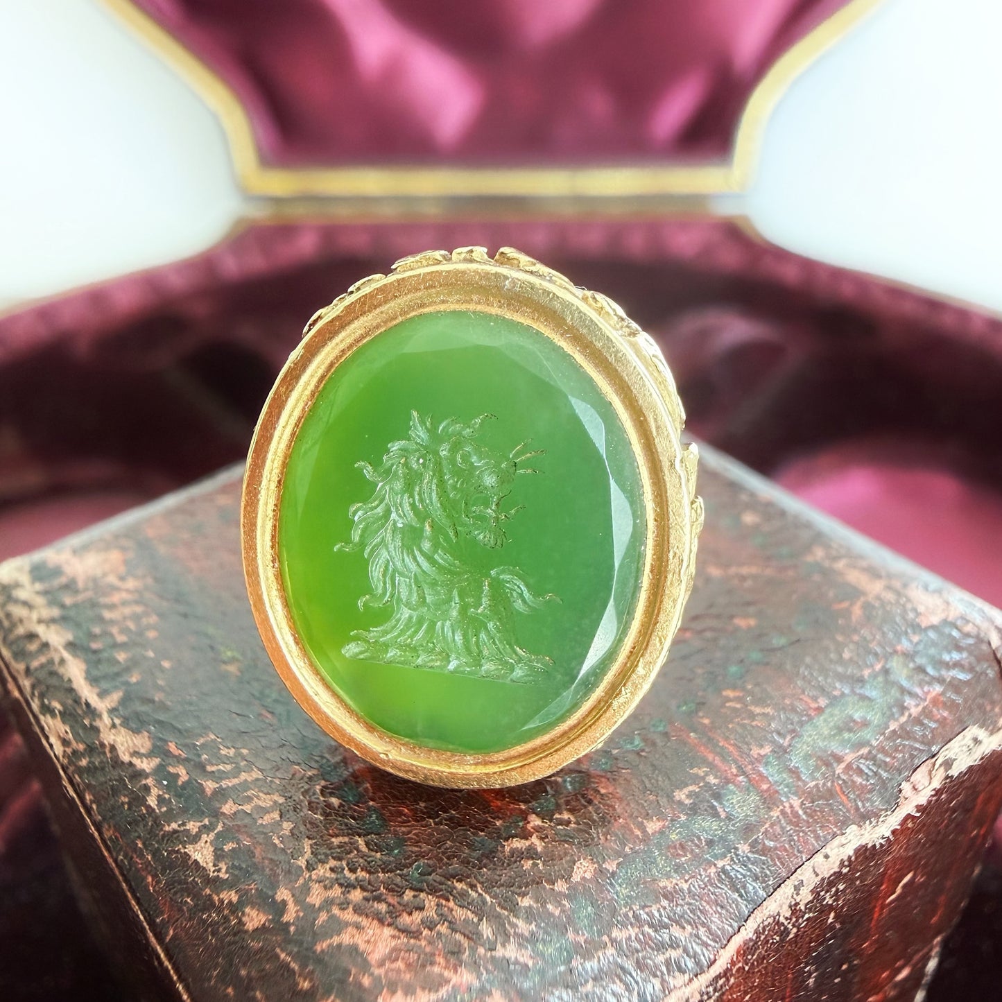 Antique 15ct gold & chrysoprase lion intaglio seal