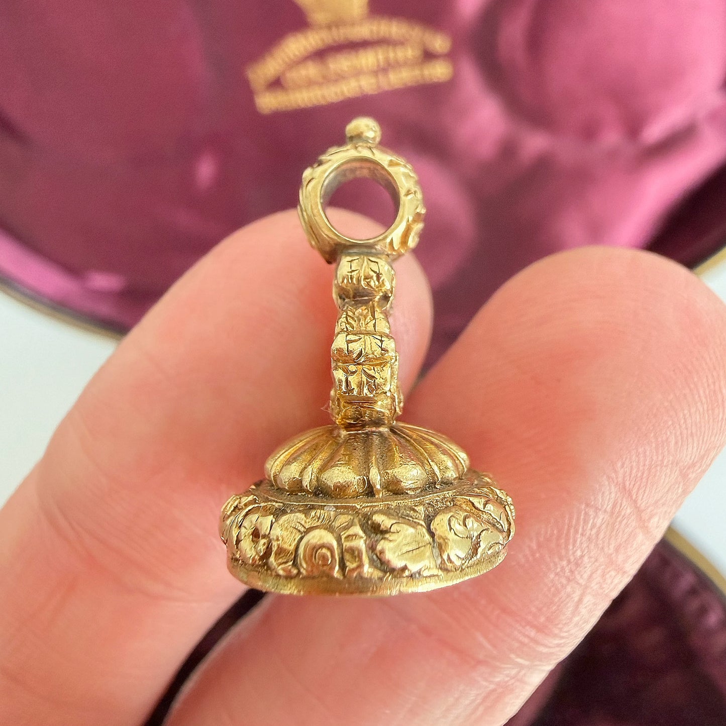 Antique 15ct gold & chrysoprase lion intaglio seal