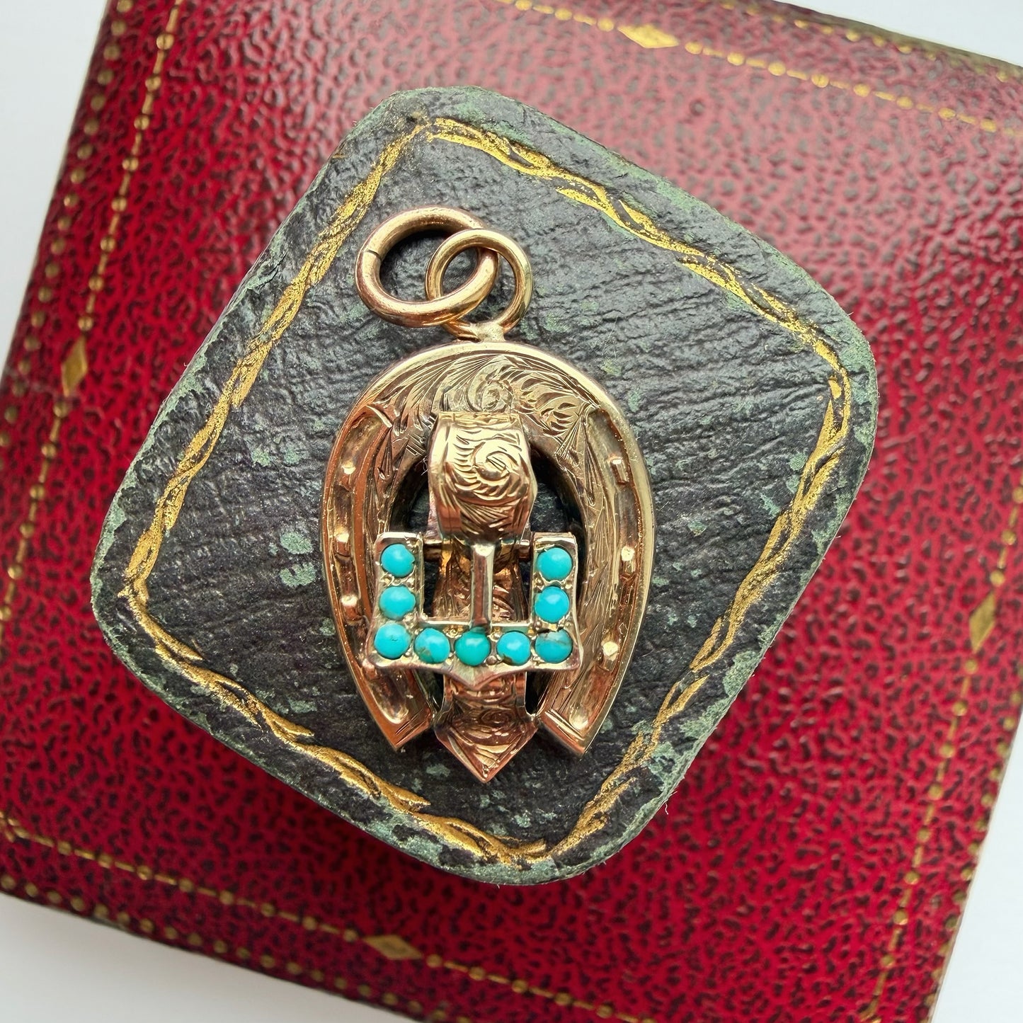 Antique 9ct gold & turquoise horseshoe charm