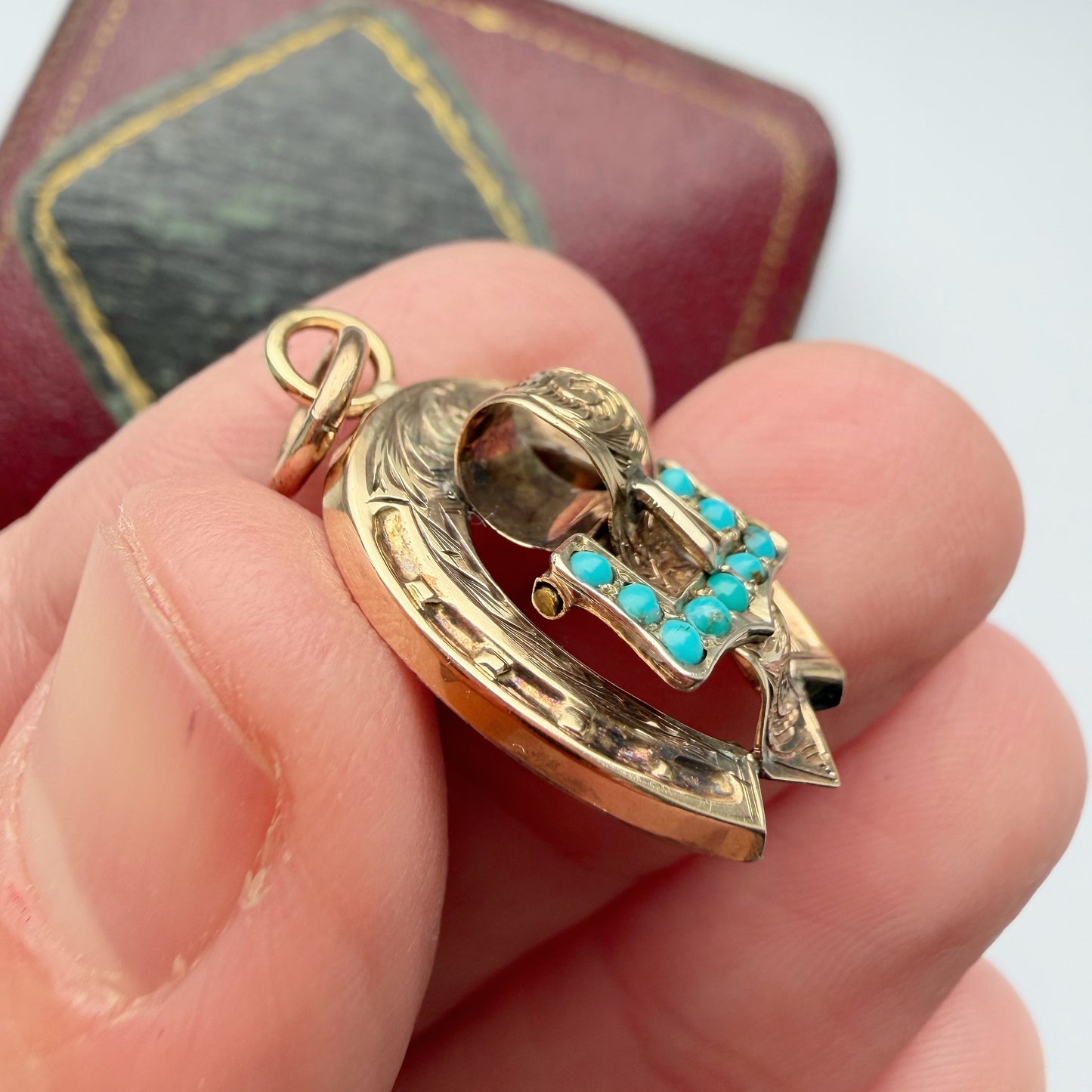 Antique 9ct gold & turquoise horseshoe charm