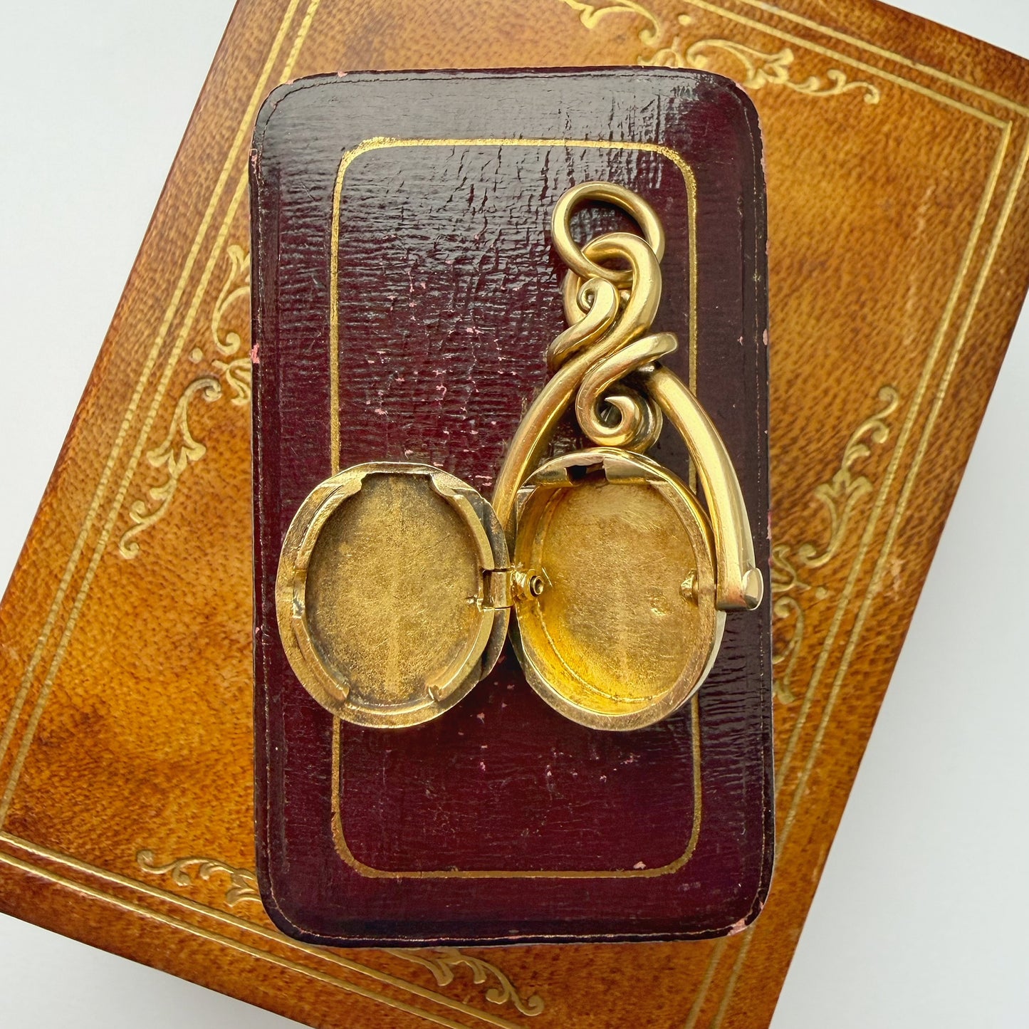 Victorian 18ct gold, lapis & bloodstone spinning locket