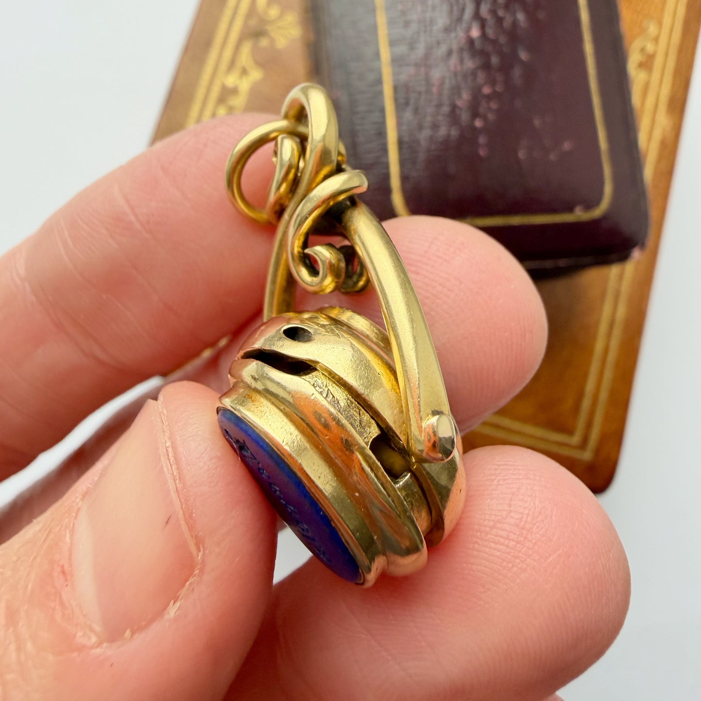 Victorian 18ct gold, lapis & bloodstone spinning locket
