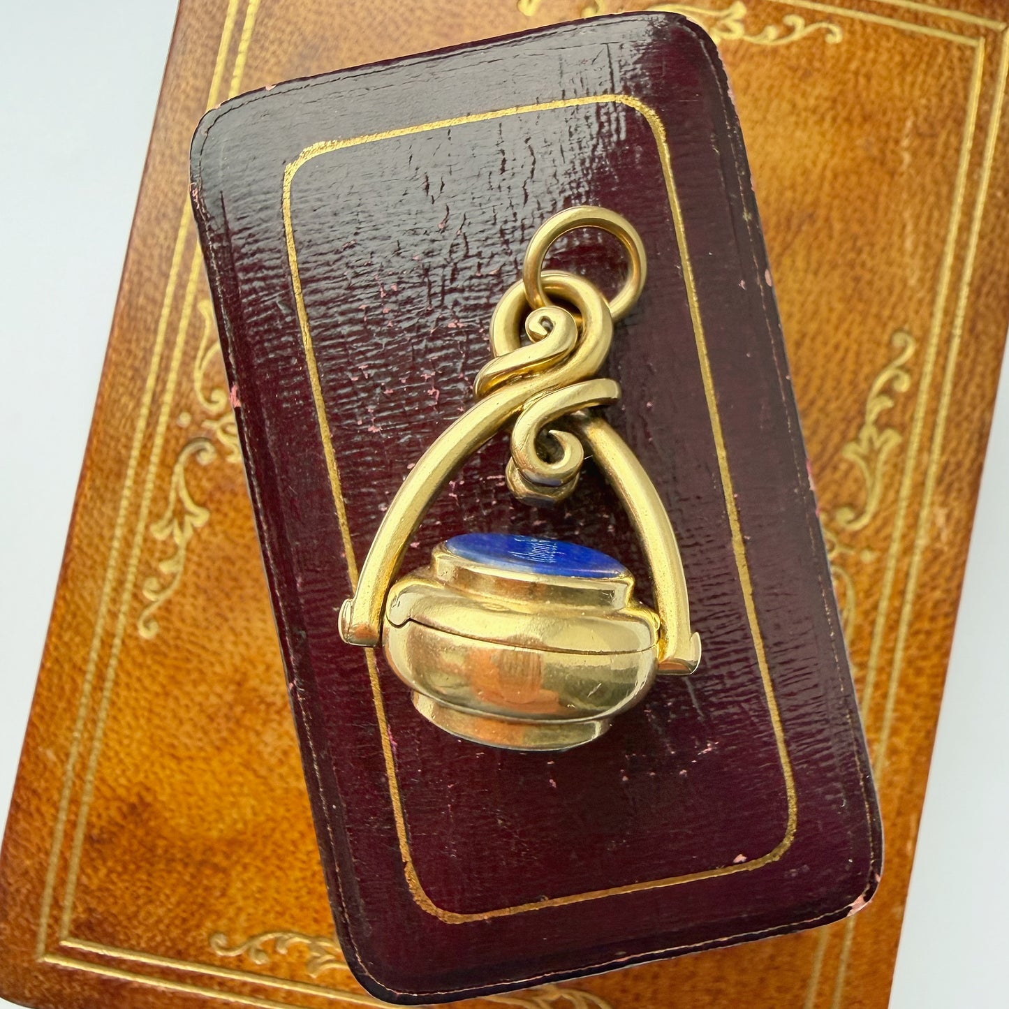 Victorian 18ct gold, lapis & bloodstone spinning locket