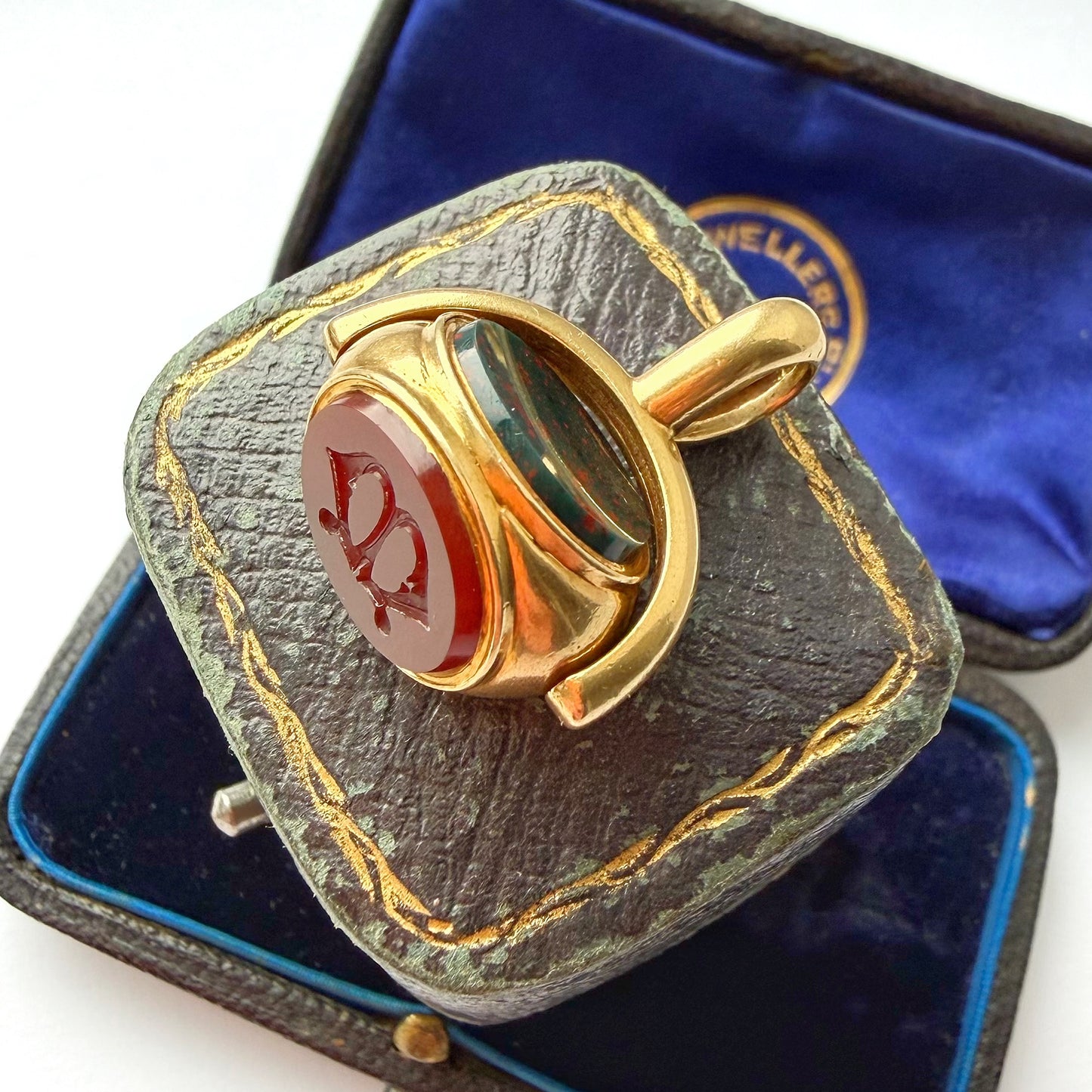 Antique 18ct gold triple stone spinning fob