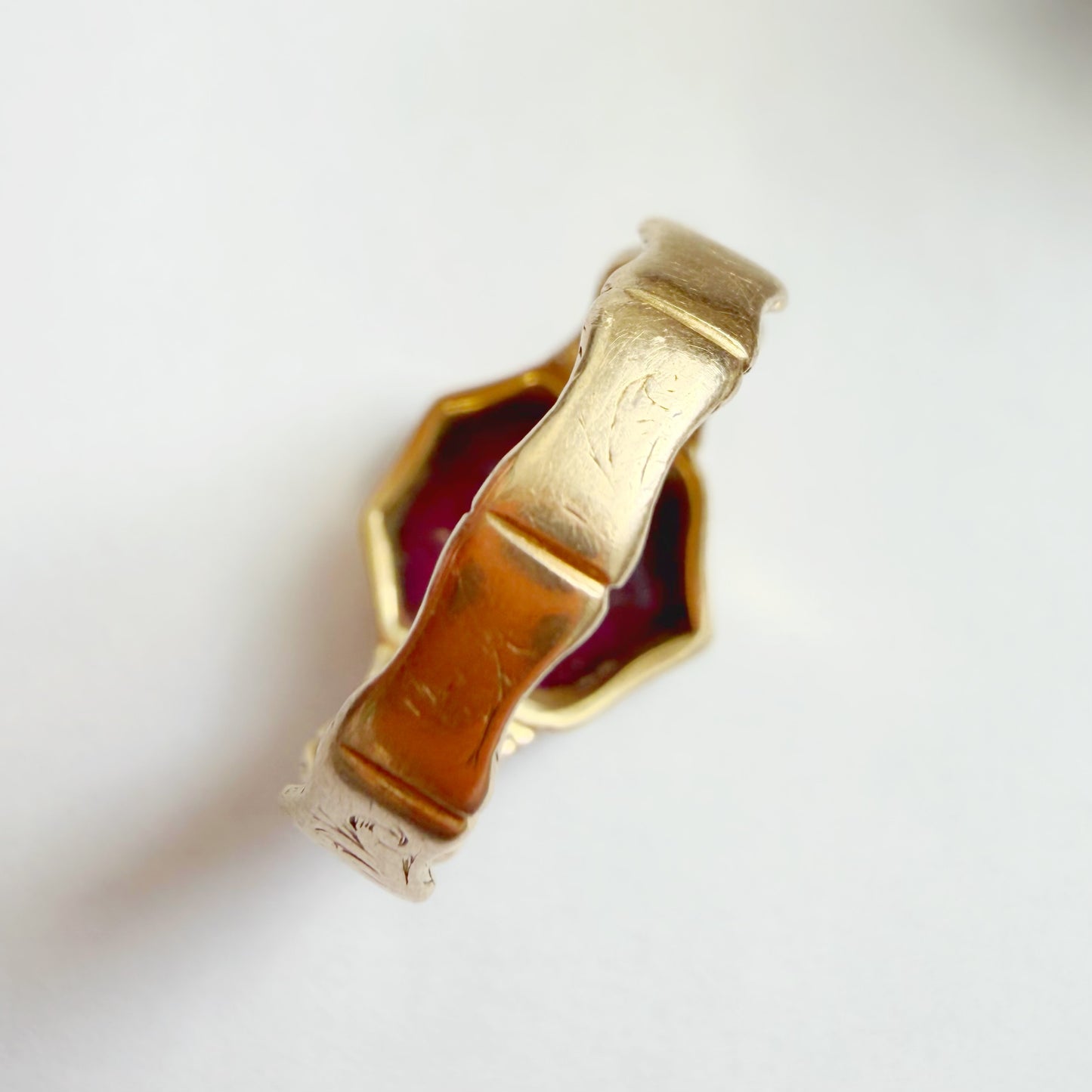 Early Victorian 18ct gold & garnet intaglio signet ring